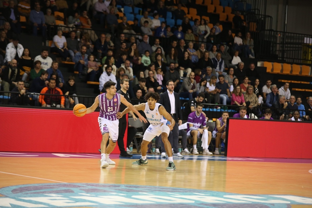 UEMC Real Valladolid remonta en el último cuarto y gana