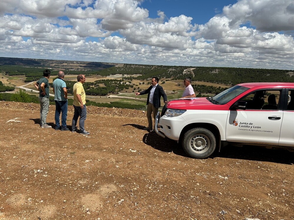 Visita institucional a las obras de infraestructura rural de la concentración parcelaria de Santibáñez de Valcorba.