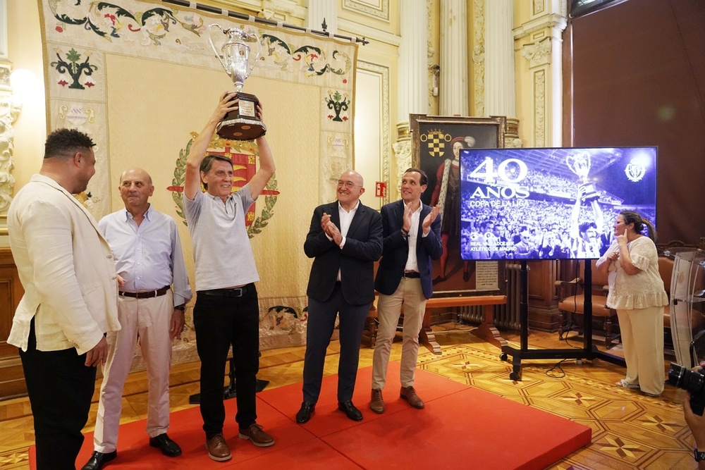 Acto de recepción en el Ayuntamiento a la plantilla del Real Valladolid que ganó la Copa de la Liga de 1984.