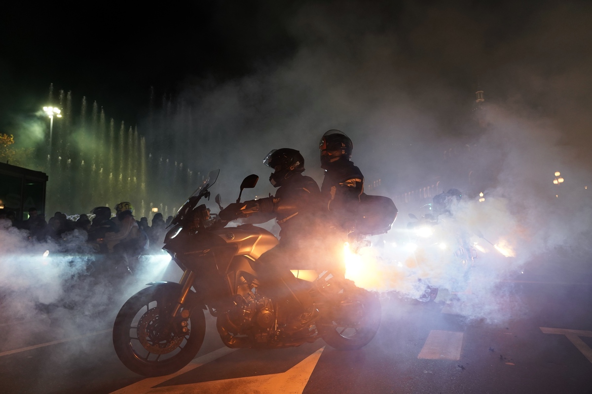 Desfile de antorchas de Pingüinos.  / MIRIAM CHACÓN / ICAL