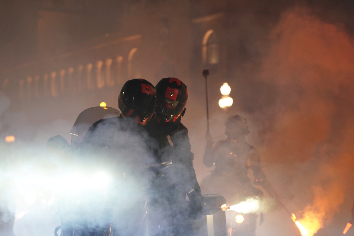 Desfile de antorchas de Pingüinos.  / MIRIAM CHACÓN / ICAL