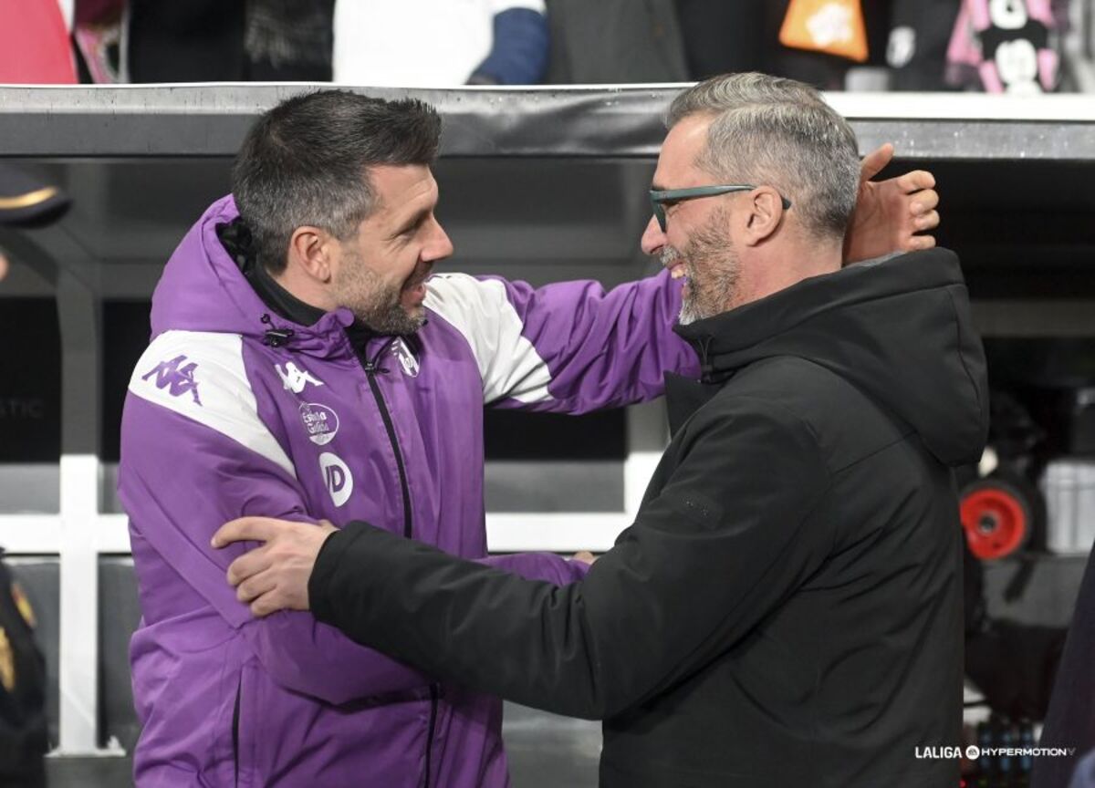 Imágenes del partido entre el Burgos y el Real Valladolid.  / LALIGA