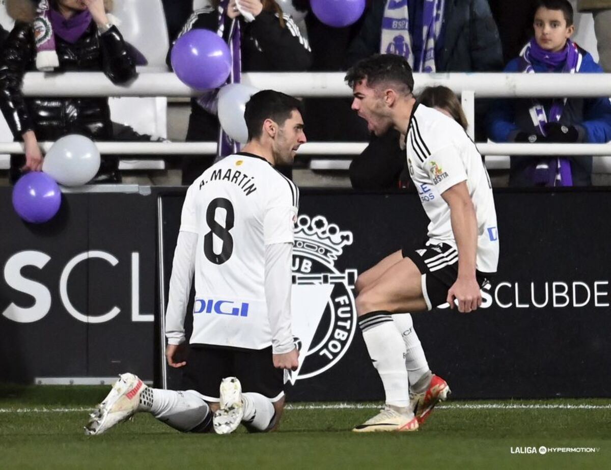 Imágenes del partido entre el Burgos y el Real Valladolid.  / LALIGA