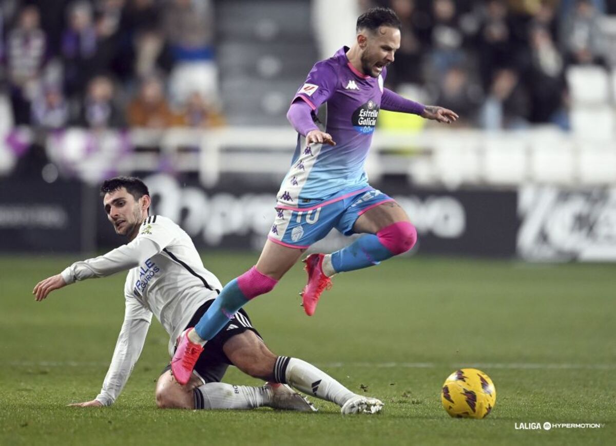 Imágenes del partido entre el Burgos y el Real Valladolid.  / LALIGA