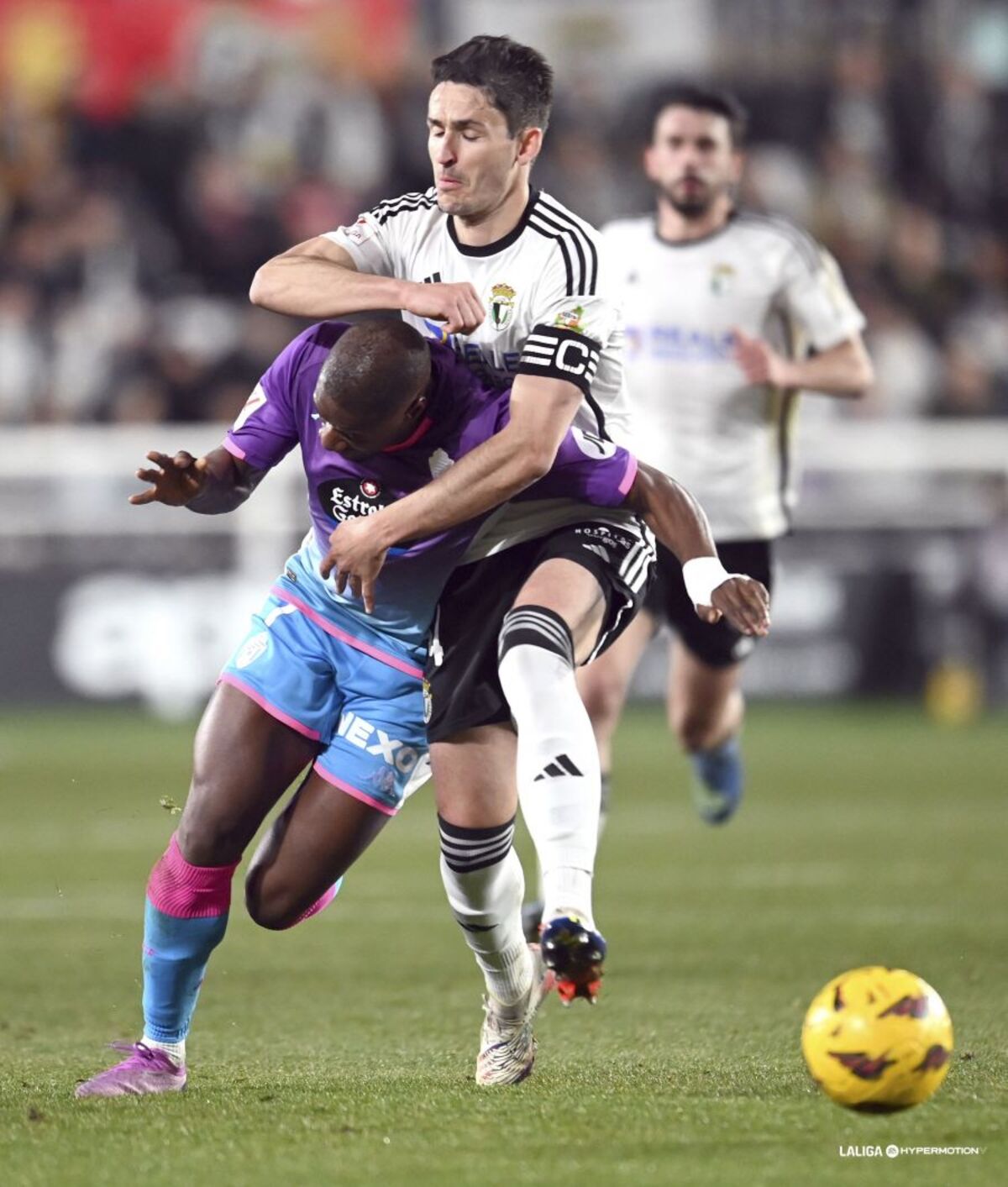 Imágenes del partido entre el Burgos y el Real Valladolid.  / LALIGA