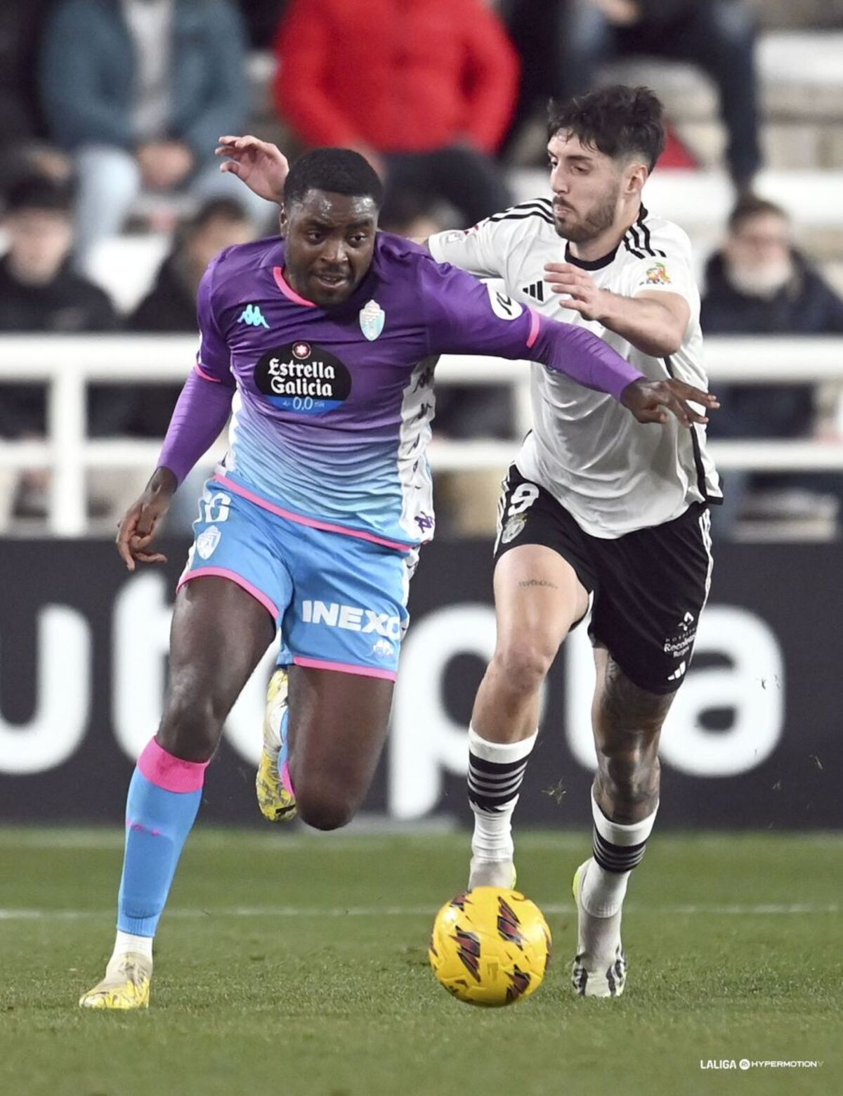 Imágenes del partido entre el Burgos y el Real Valladolid.  / LALIGA