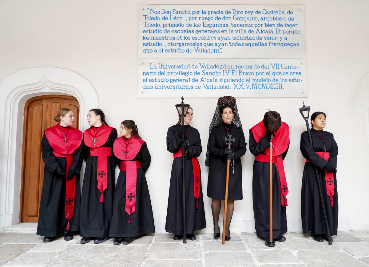 Suspendida por la lluvia la Procesión del Santísimo Cristo de la Luz en Valladolid  / LETICIA PÉREZ (ICAL)