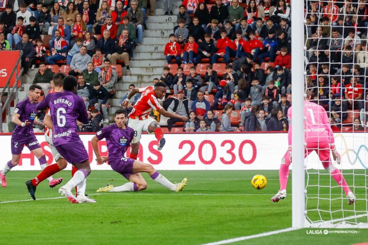 Imágenes del partido entre el Real Sporting y el Real Valladolid  / LALIGA