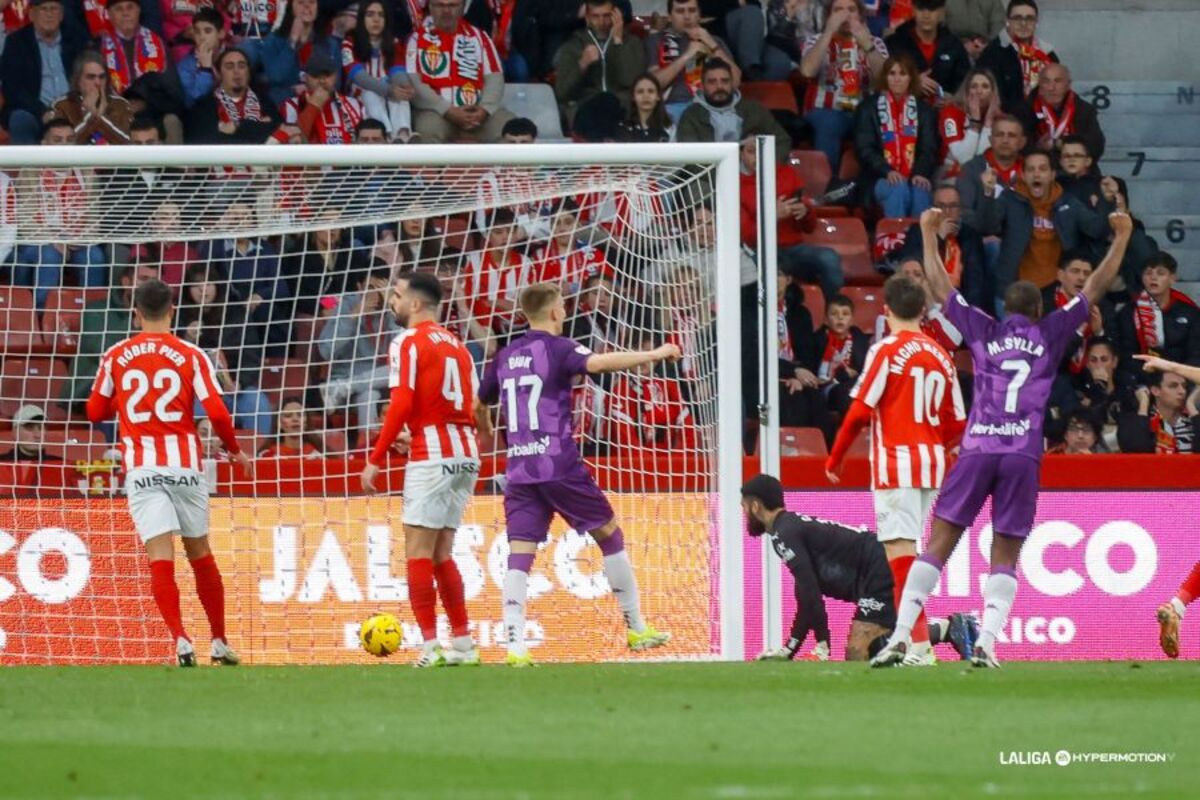 Imágenes del partido entre el Real Sporting y el Real Valladolid  / LALIGA