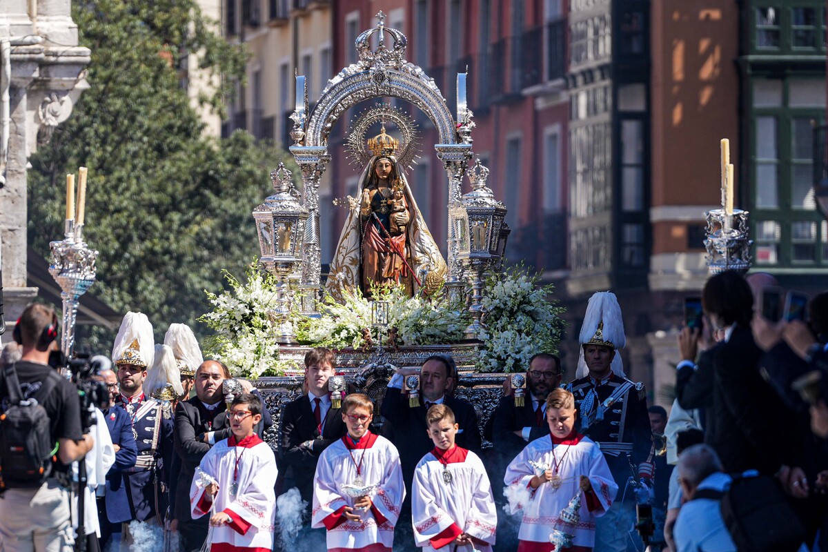 Procesión de Nuestra Señora de San Lorenzo.  / RUBÉN ORTEGA