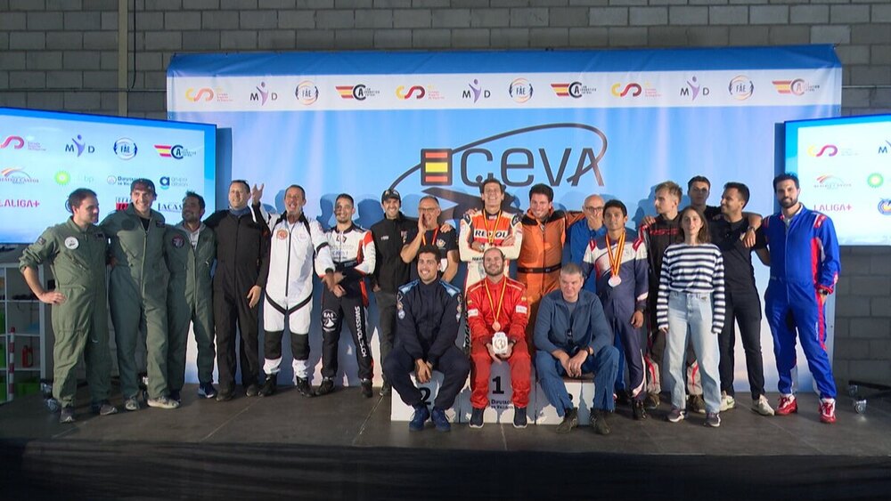 Foto de familia del Campeonato de España de vuelo acrobático en Matilla.