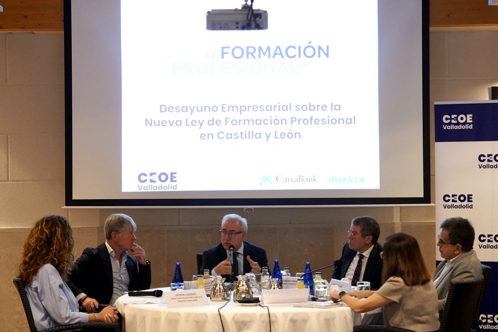 Encuentro empresarial organizado en Valladolid por CEOE y CaixaBank Dualiza para analizar el impacto de la nueva Ley de FP.