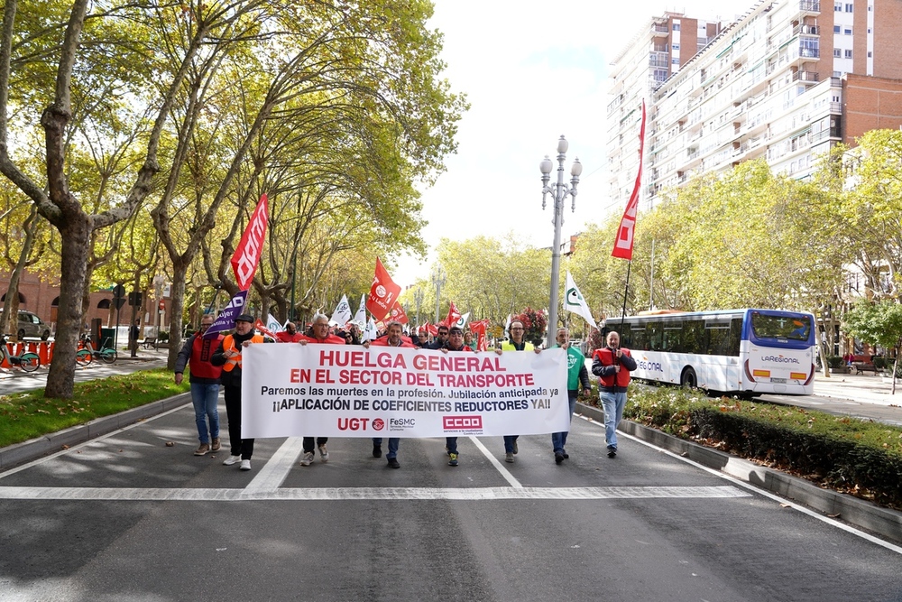 Masivo seguimiento de la huelga por los conductores de Auvasa