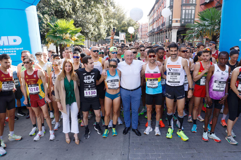 El alcalde de Valladolid, Jesús Julio Carnero, da salida a la I Carrera de las Familias.