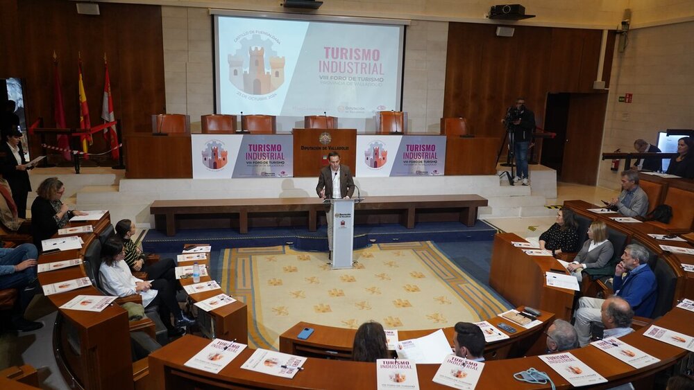 El presidente de la Diputación, Conrado Íscar, en el foro. 