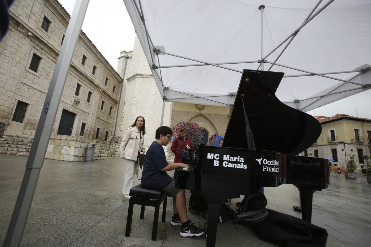 ‘Tu ciudad se llena de pianos’