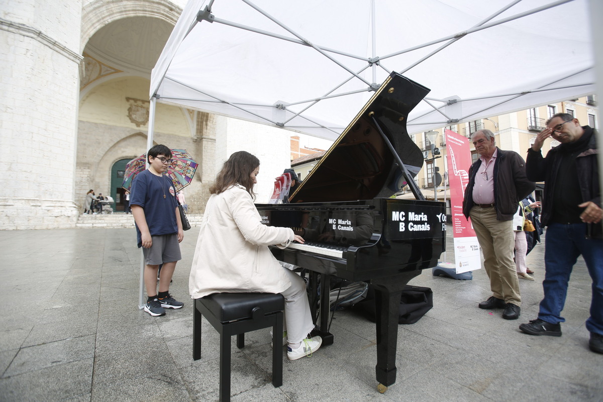 ‘Tu ciudad se llena de pianos’  / JONATHAN TAJES