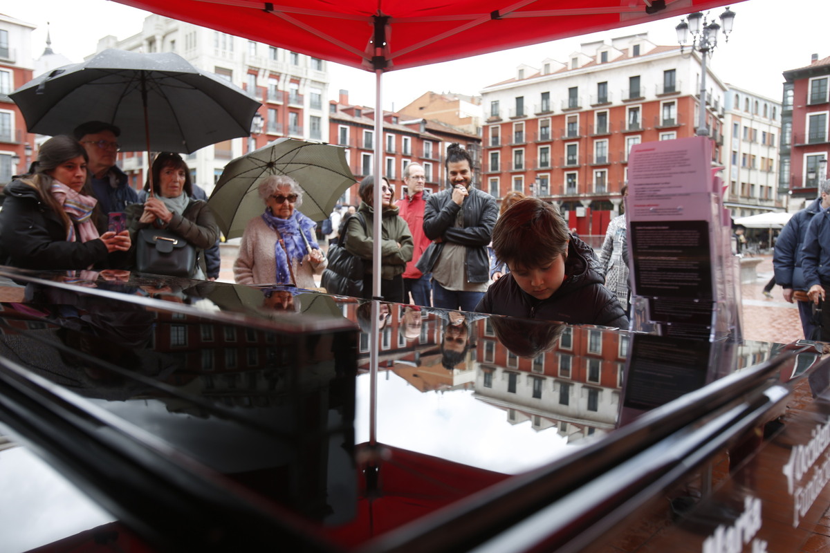 ‘Tu ciudad se llena de pianos’  / JONATHAN TAJES