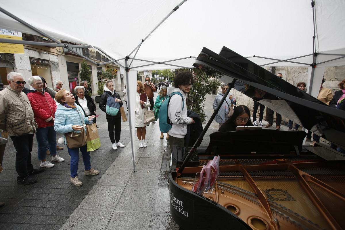 ‘Tu ciudad se llena de pianos’  / JONATHAN TAJES