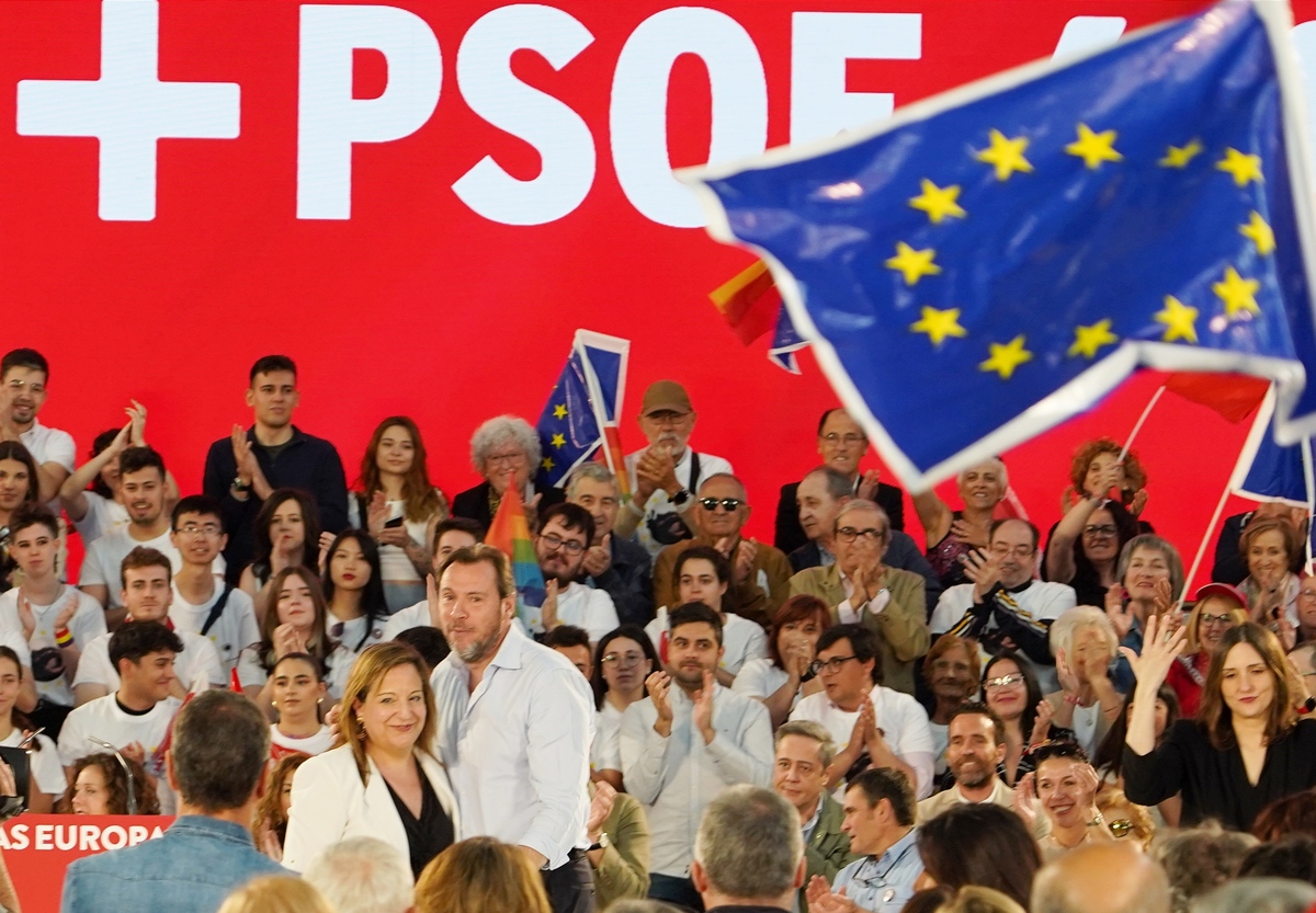 Acto del PSOE por las elecciones europeas en Valladolid.  / MIRIAM CHACÓN ICAL