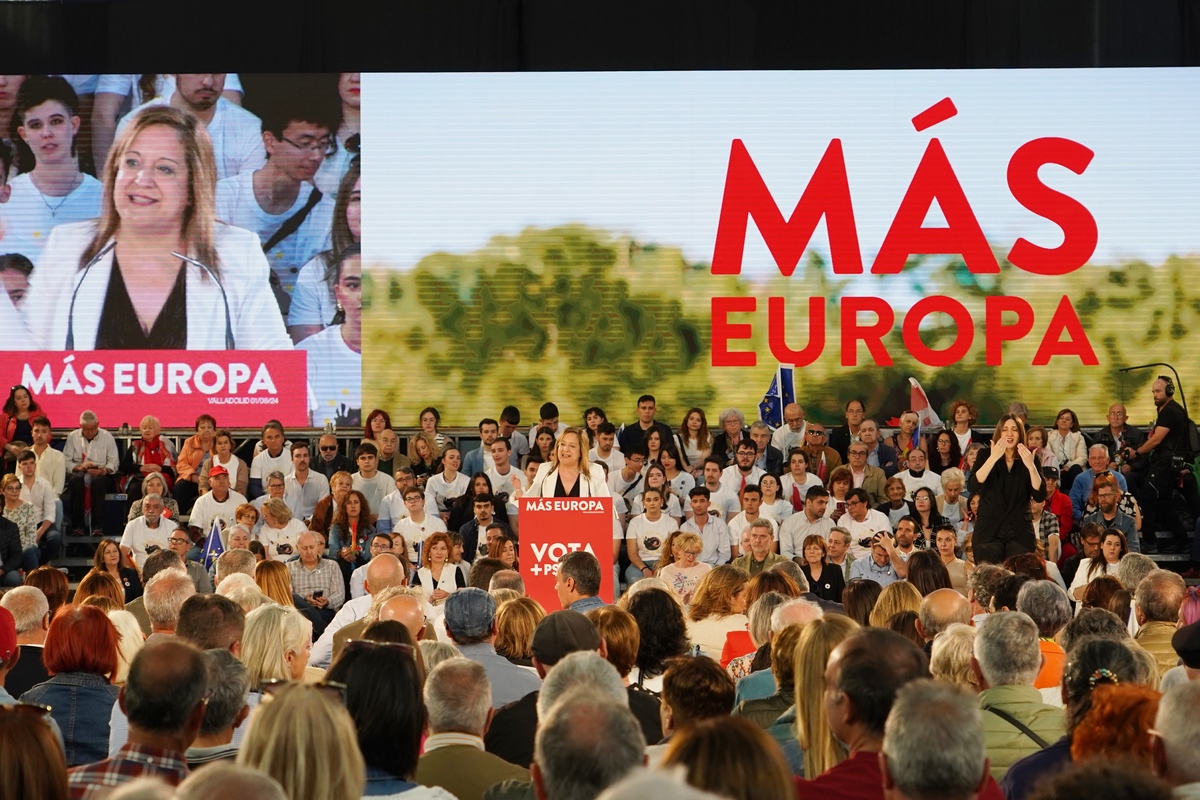 Acto del PSOE por las elecciones europeas en Valladolid.  / MIRIAM CHACÓN ICAL