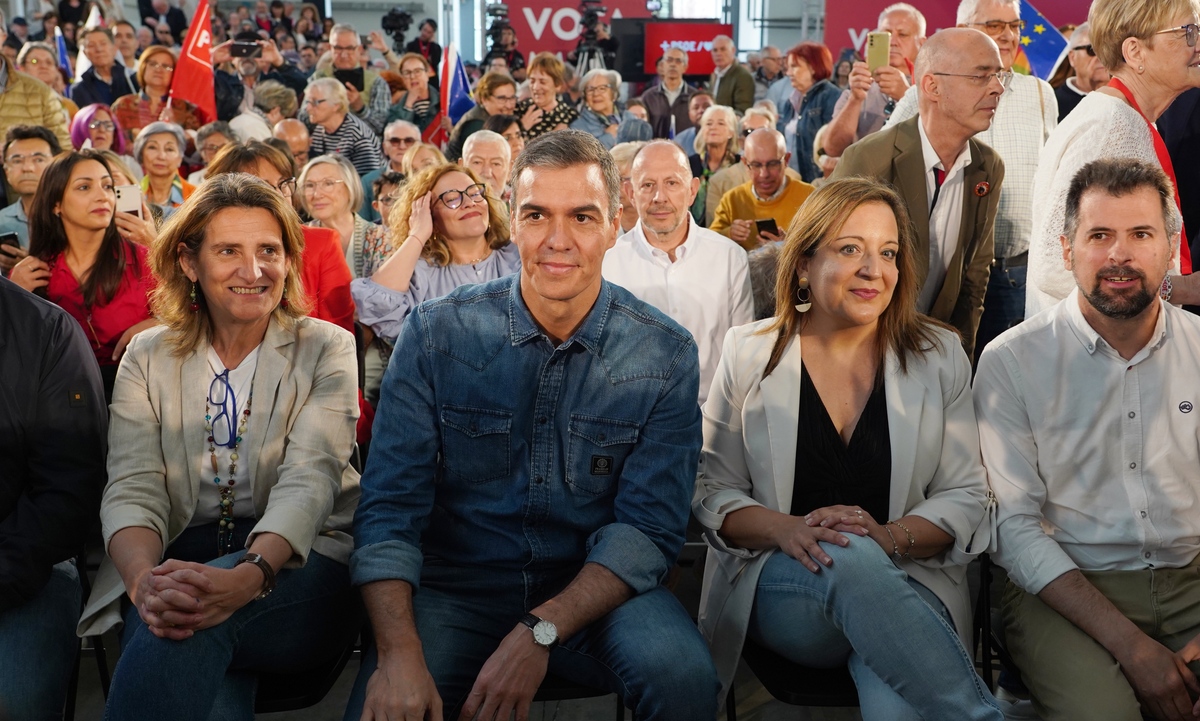 Acto del PSOE por las elecciones europeas en Valladolid.  / MIRIAM CHACÓN ICAL