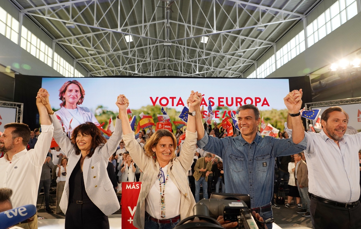 Acto del PSOE por las elecciones europeas en Valladolid.  / MIRIAM CHACÓN ICAL