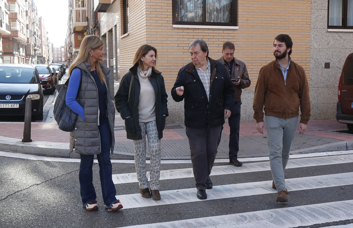 El portavoz de Vox en las Cortes de Castilla y León visita el barrio Delicias de Valladolid  / R.VALTERO / ICAL