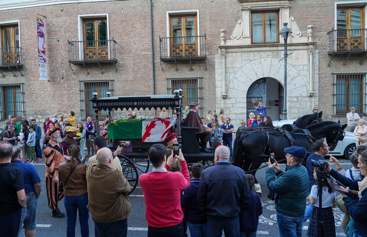 Las calles de Valladolid recrean el funeral dedel príncipe irlandés ‘Red’ Hugh O'Donnell.  / ICAL