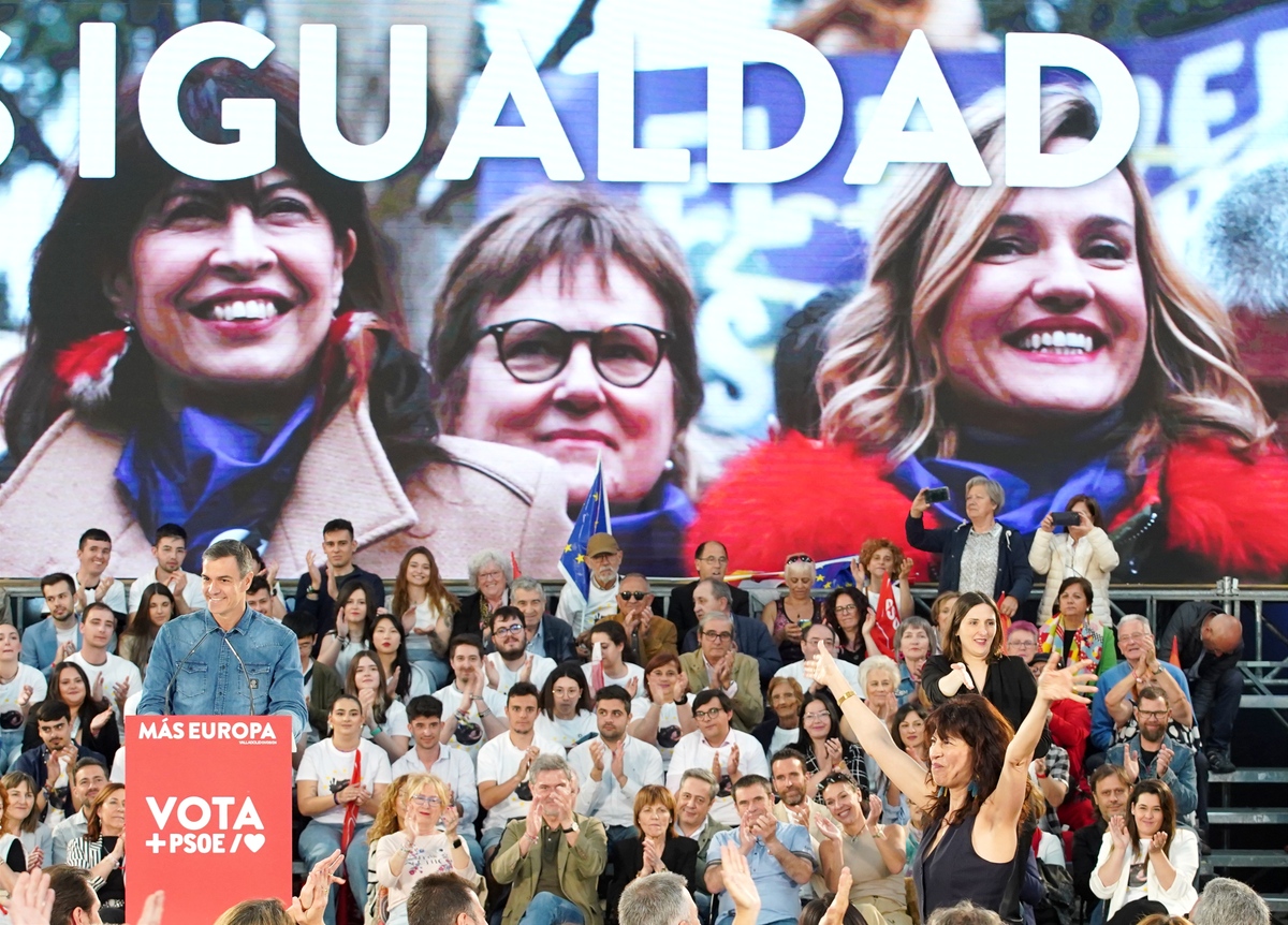 Acto del PSOE por las elecciones europeas en Valladolid.  / MIRIAM CHACÓN ICAL