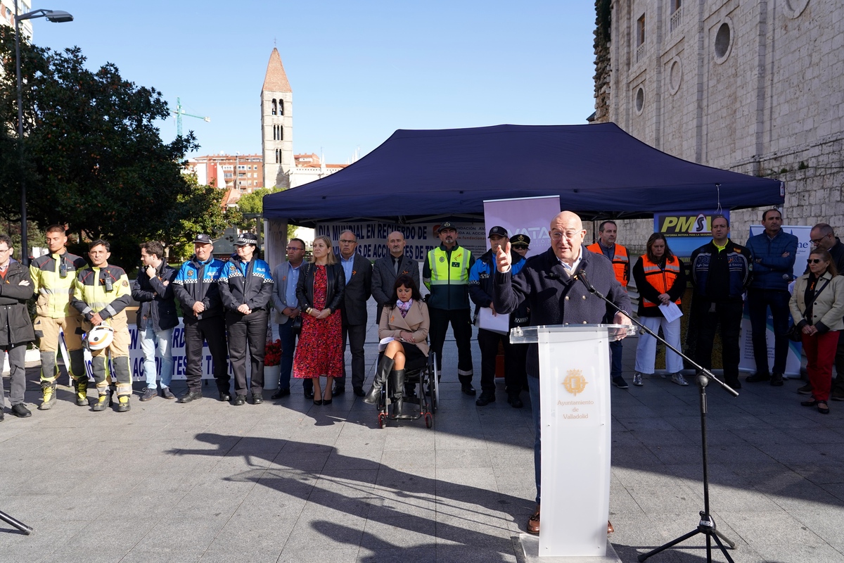 Acto en Valladolid por el Día Mundial en Recuerdo de las Víctimas de Accidentes de Tráfico.  / MIRIAM CHACÓN / ICAL