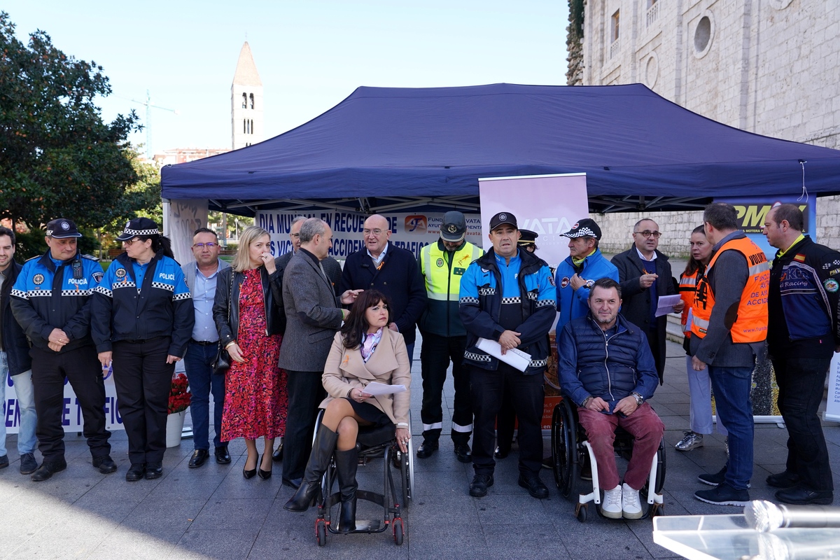 Acto en Valladolid por el Día Mundial en Recuerdo de las Víctimas de Accidentes de Tráfico.  / MIRIAM CHACÓN / ICAL