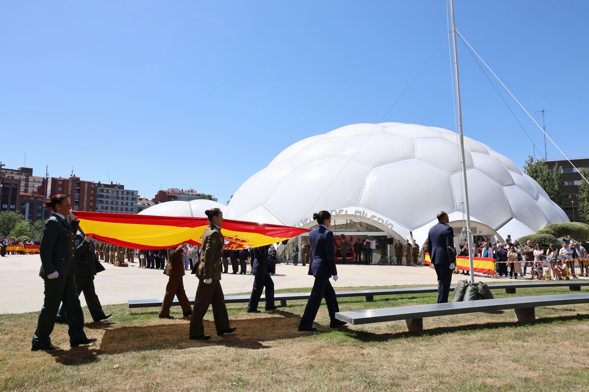 Valladolid celebra el Día de las fuerzas armadas.  / ICAL