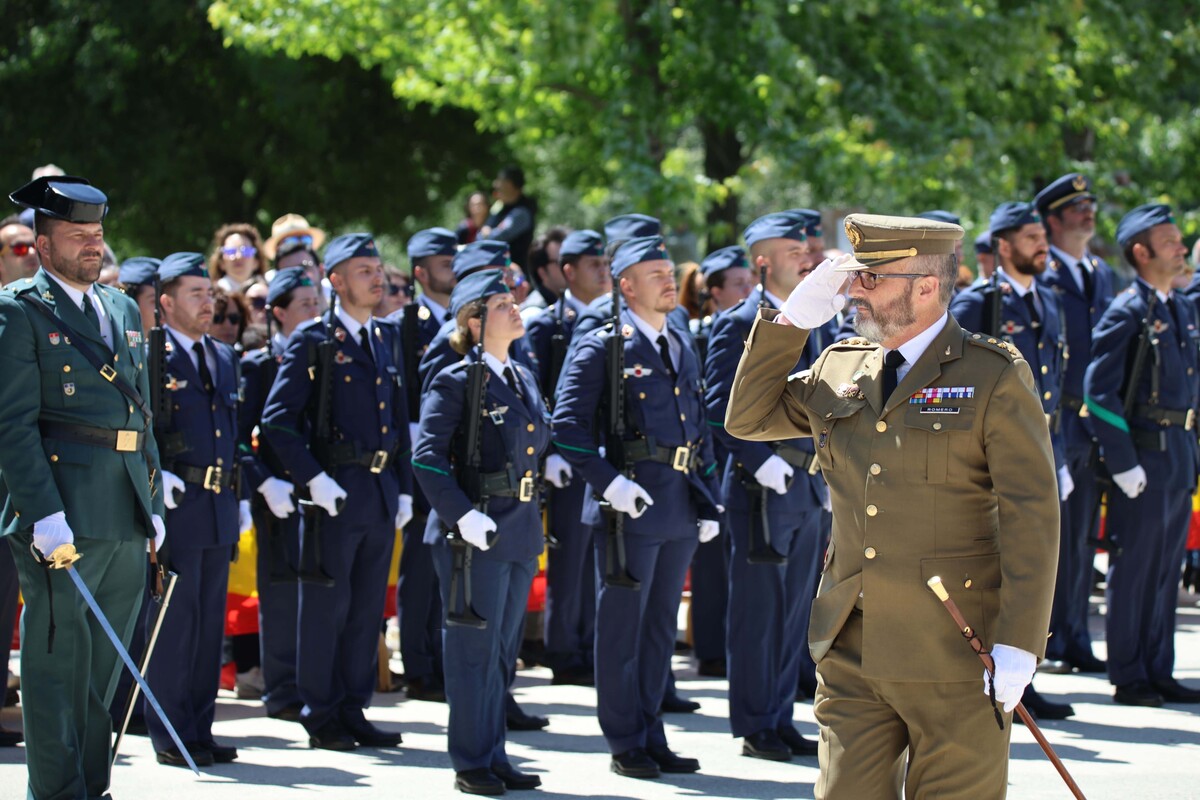 Valladolid celebra el Día de las fuerzas armadas.  / ICAL