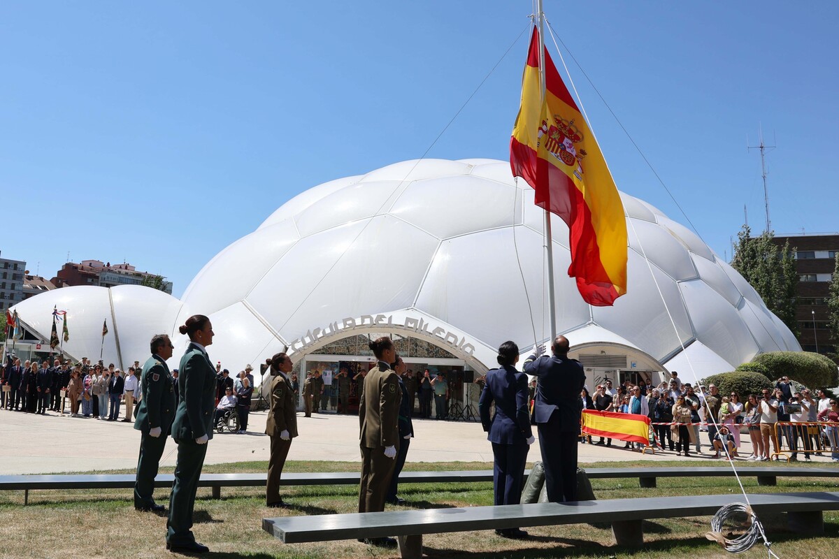 Valladolid celebra el Día de las fuerzas armadas.  / ICAL