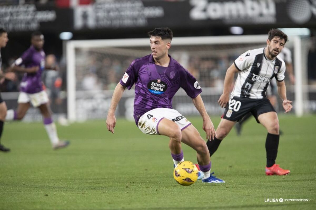 Partido entre el Cartagena y el Real Valladolid.  / LALIGA