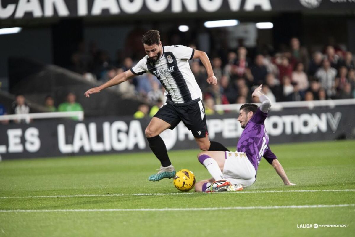 Partido entre el Cartagena y el Real Valladolid.  / LALIGA