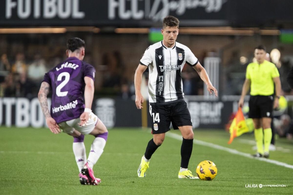 Partido entre el Cartagena y el Real Valladolid.  / LALIGA