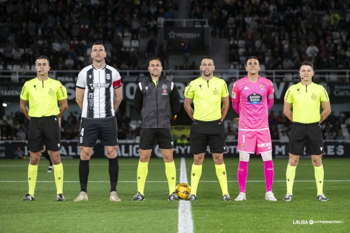 Partido entre el Cartagena y el Real Valladolid.  / LALIGA