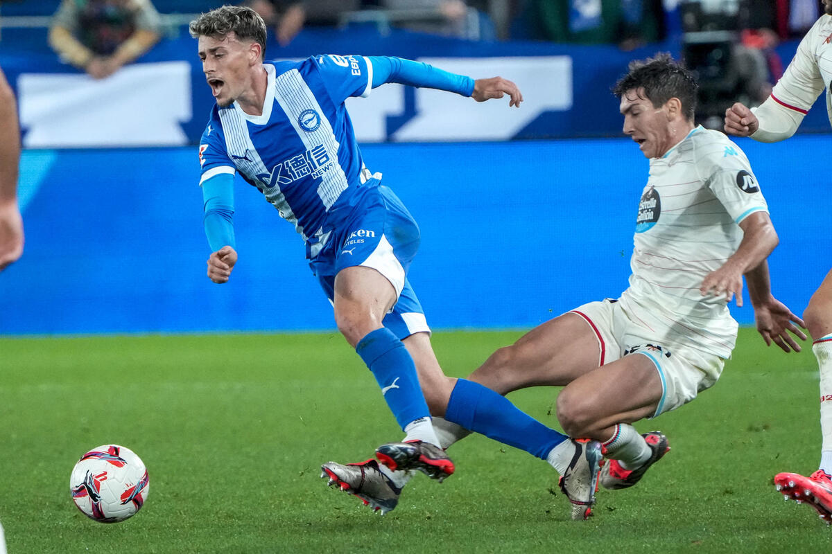 Imágenes del Alavés-Real Valladolid.  / EFE