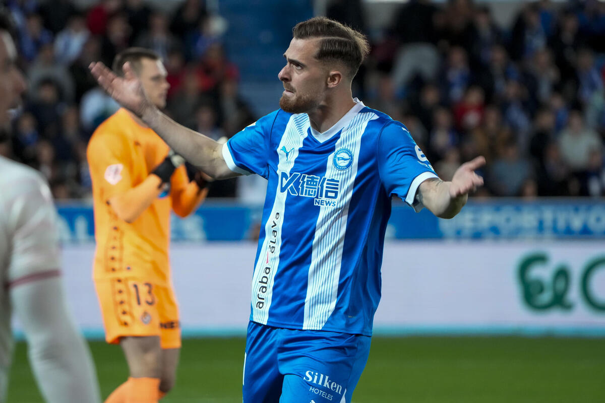 Imágenes del Alavés-Real Valladolid.  / EFE