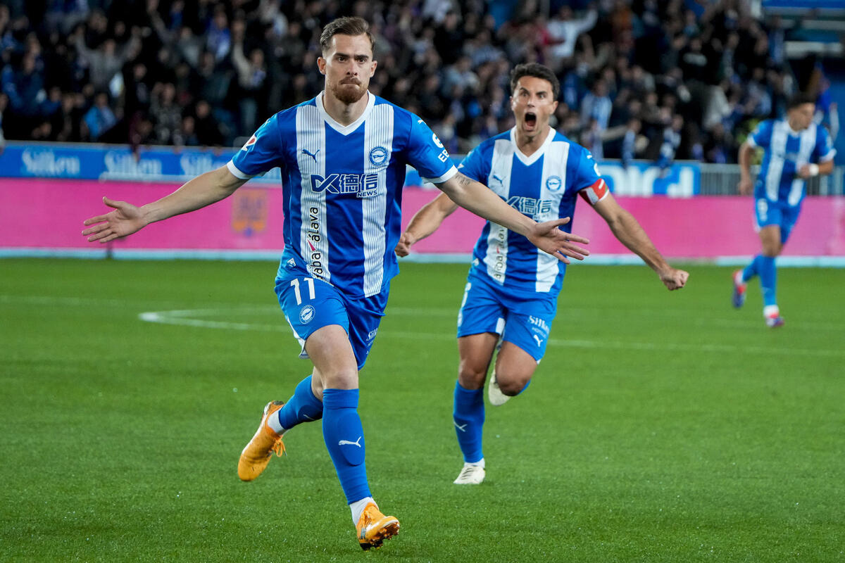 Imágenes del Alavés-Real Valladolid.  / EFE