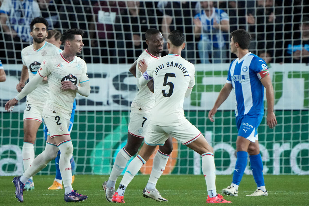 Imágenes del Alavés-Real Valladolid.  / EFE