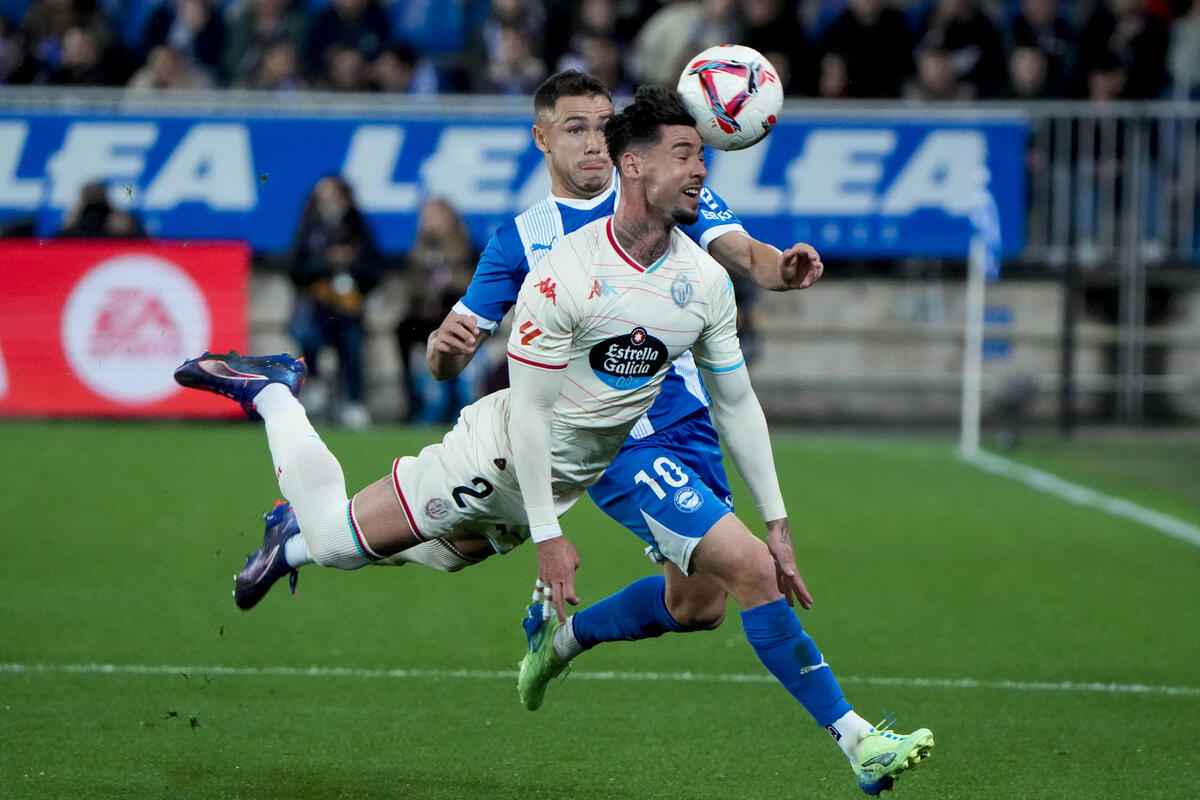 Imágenes del Alavés-Real Valladolid.  / EFE