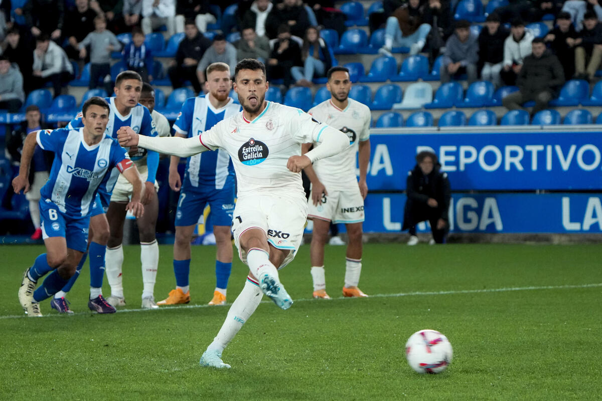 Imágenes del Alavés-Real Valladolid.  / ADRIAN RUIZ HIERRO