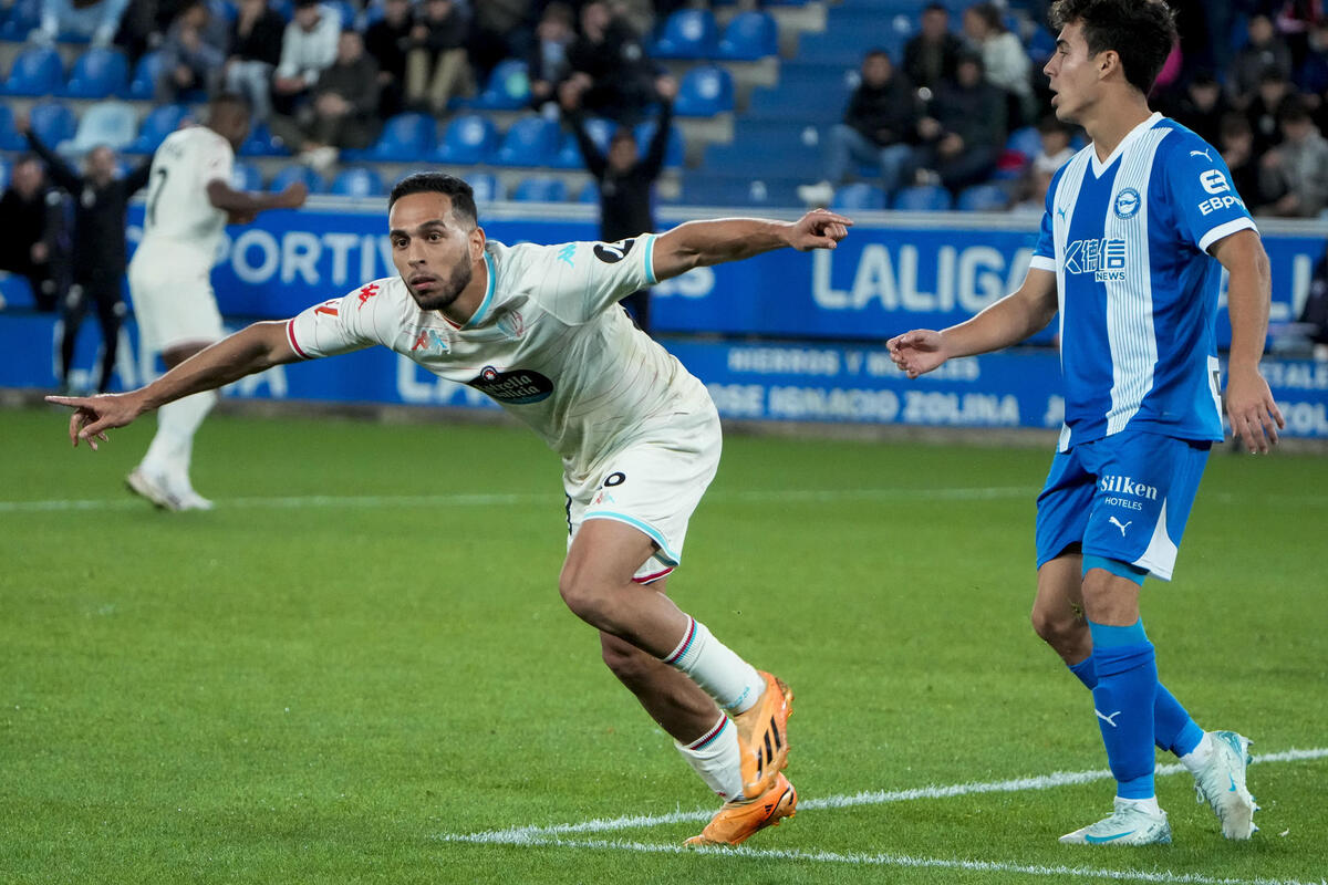 Anuar celebra el 1-3 en Mendizorroza.  / El Día de Valladolid