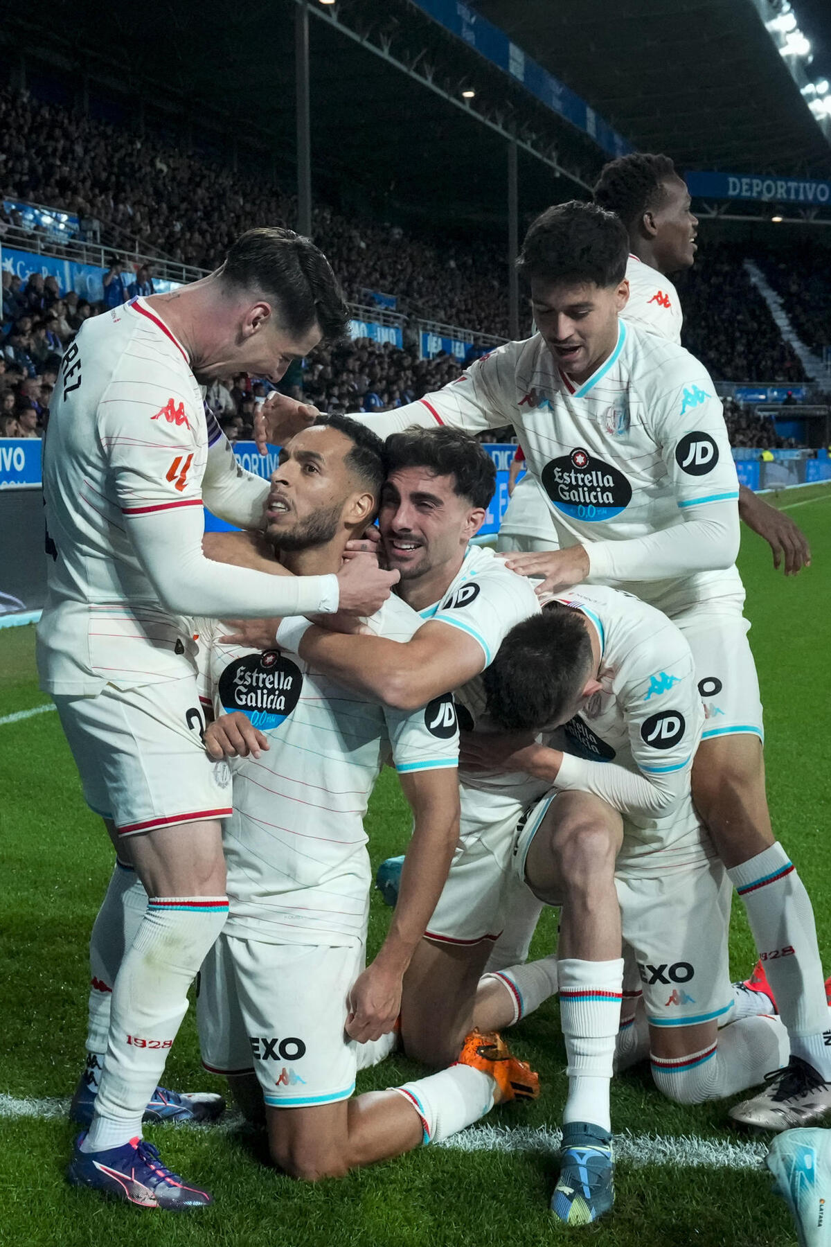 Celebración del 1-3 en Mendizorroza ante el Alavés.  / EFE