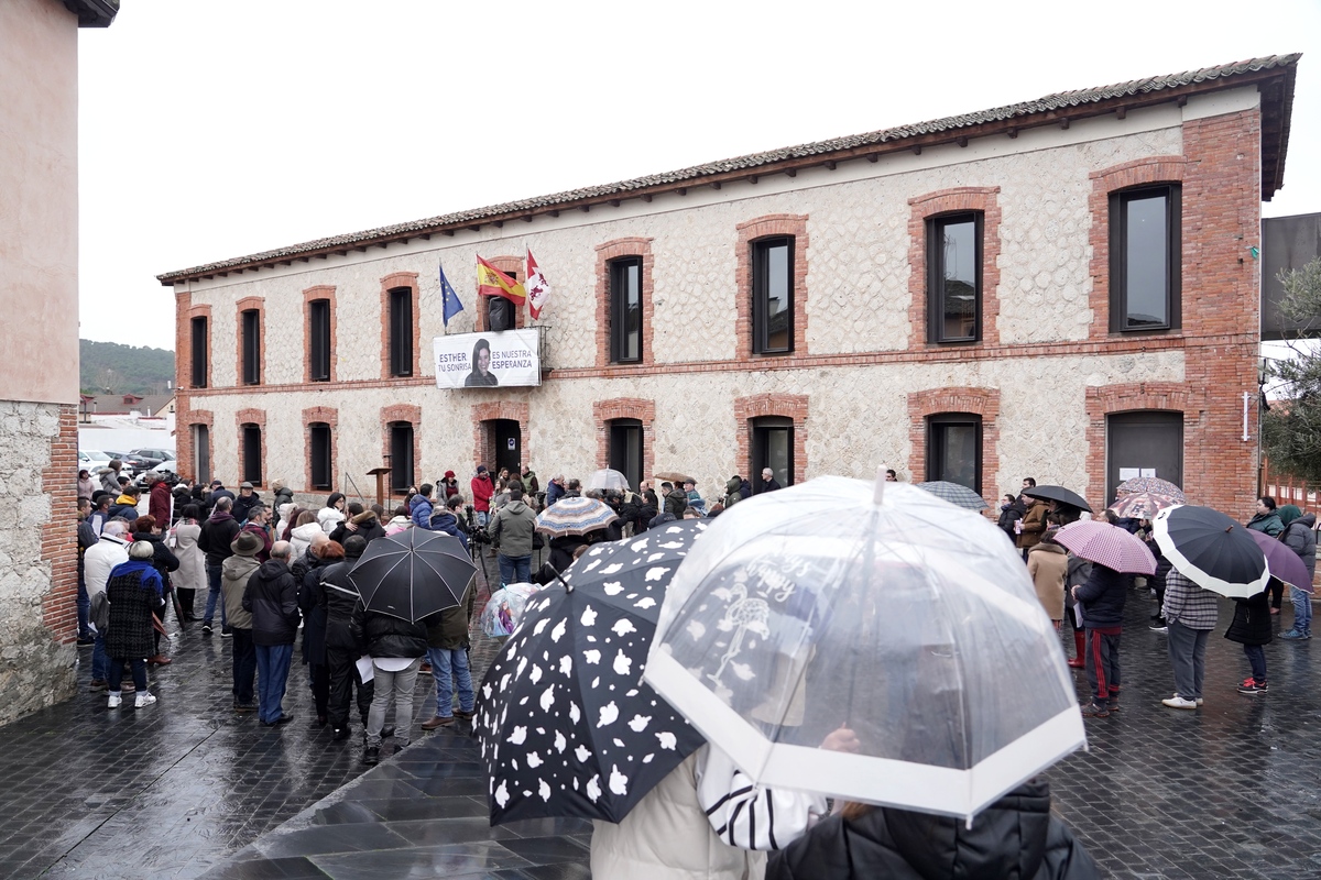 La localidad vallisoletana de Traspinedo celebra una concentración para pedir justicia para Esther López, cuando se cumplen dos años de su desaparición y muerte, bajo el lema ‘Dos años sin ti. Dos años sin Justicia’.  / MIRIAM CHACÓN / ICAL