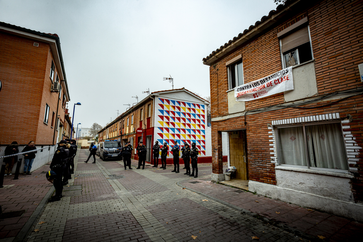 Frenan el desahucio previsto en la calle Batuecas