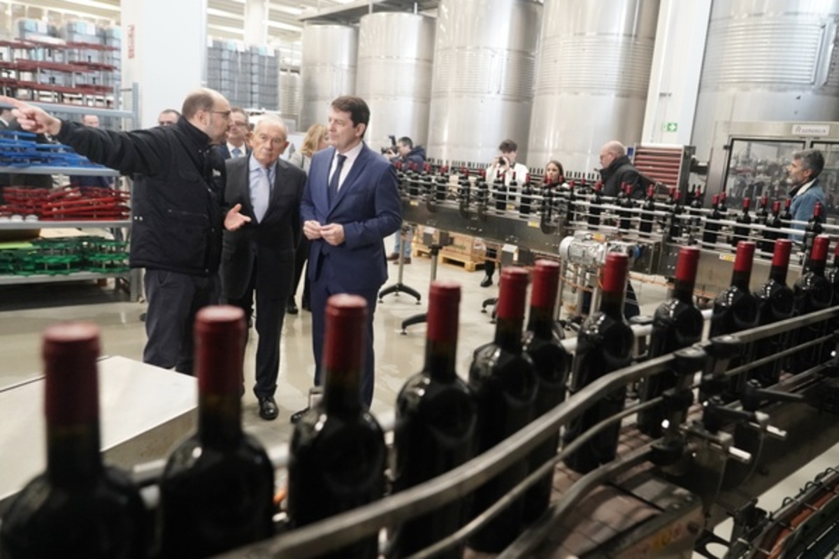 Inauguración de la nueva bodega y centro logístico de Protos en Peñafiel.  / ICAL